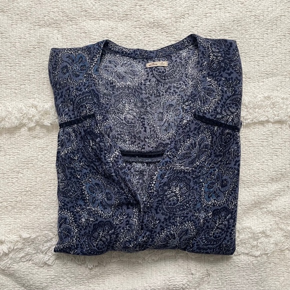 Hollister Size Medium Flowy Paisley Floral Long Sleeve Top - Picture 1 of 5